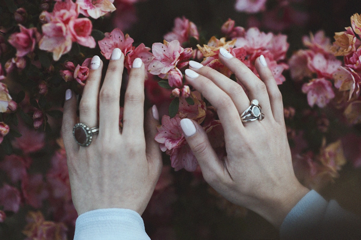 Droogbloemen nagels zijn de mooiste nail art van deze zomer